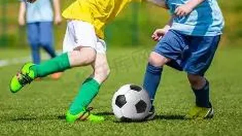 罗纳尔多直言争议事件引发热议，C罗遭遇挑战，球迷热议：球王地位非梅西莫属